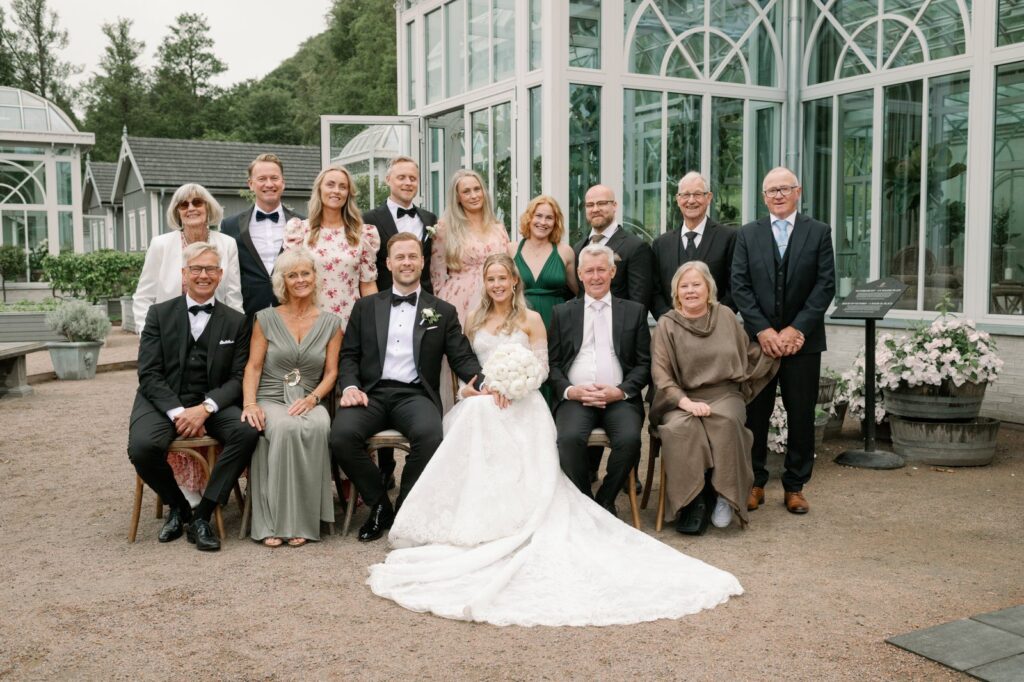 Wedding at Norrvikens trädgårdar 28 Group photo of the couple and family in front of Victoriahuset